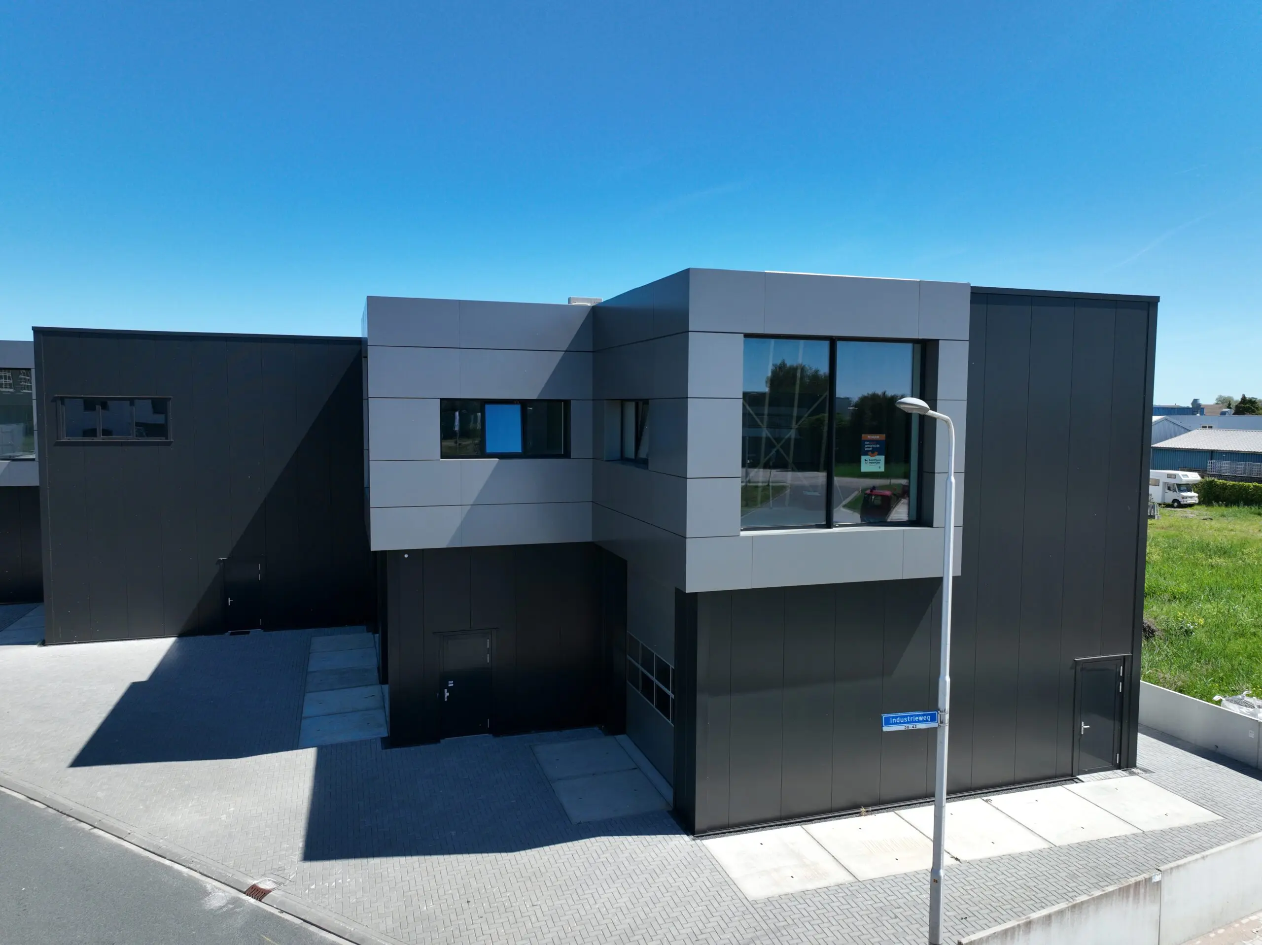 Aluminium Composiet Hasselt bedrijfspand RAL9007